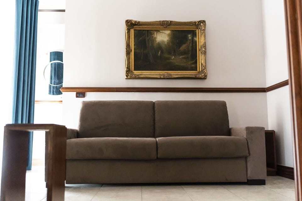 Deluxe Suite | Living area | 32-inch flat-screen TV with satellite channels
