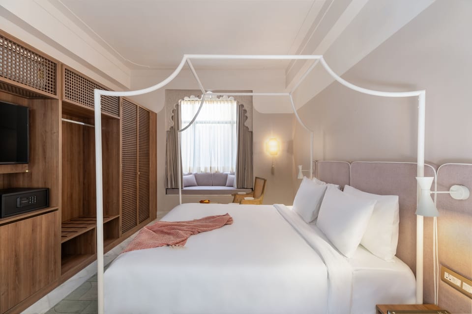 Deluxe Room | Desk, free WiFi, bed sheets