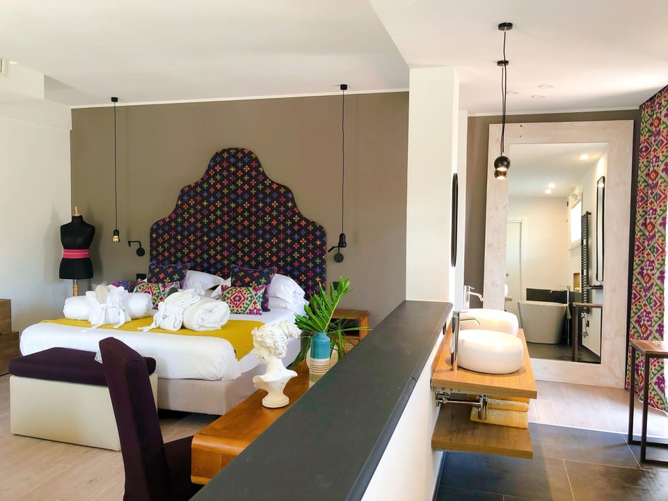 Suite, 1 Bedroom | Down comforters, minibar, in-room safe, desk