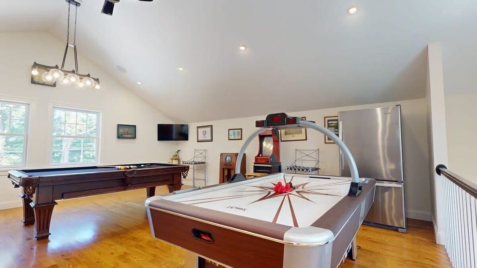 Pool table and air hockey (2nd floor)
