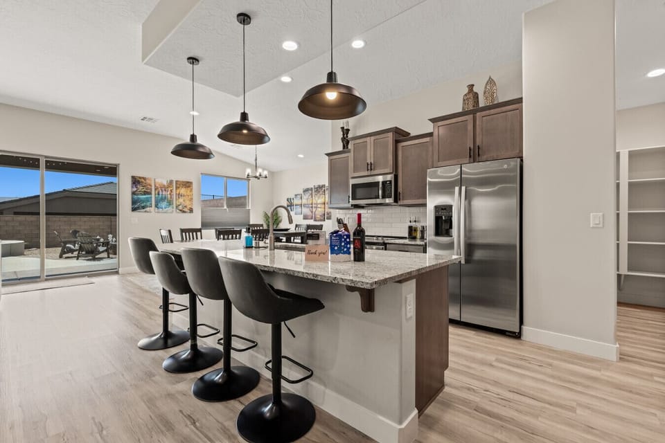 Plenty of seating for your group between the dining table and island.