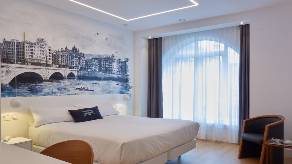 Comfort Room | In-room safe, individually decorated, individually furnished, desk