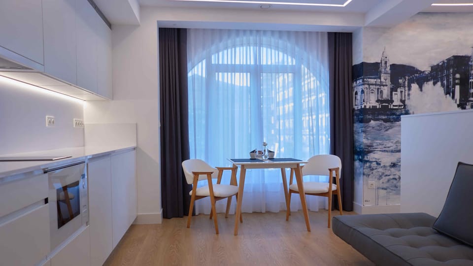Family Studio | In-room safe, individually decorated, individually furnished, desk