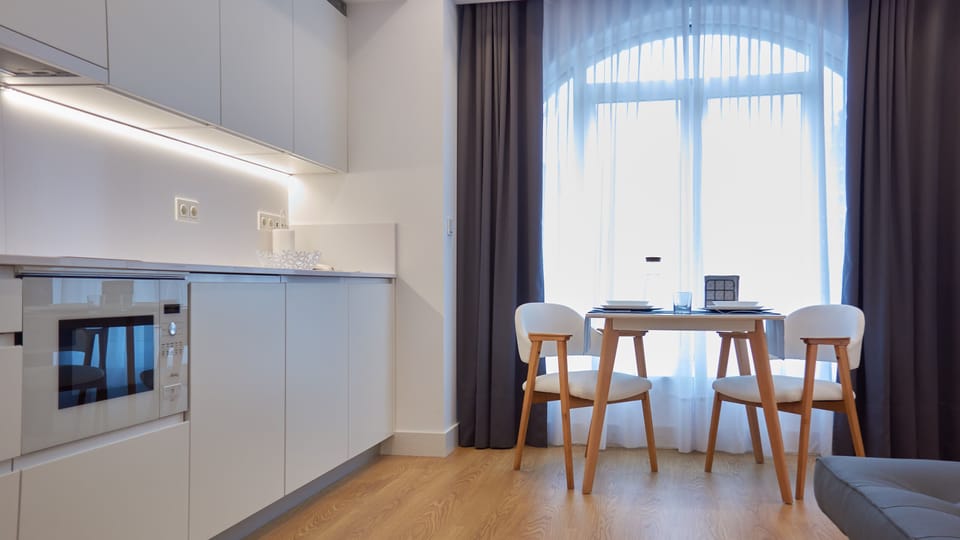 Family Studio | In-room safe, desk, laptop workspace, soundproofing