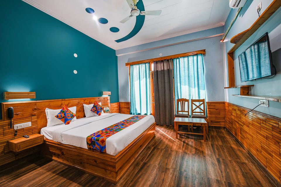 Egyptian cotton sheets, premium bedding, in-room safe, free WiFi