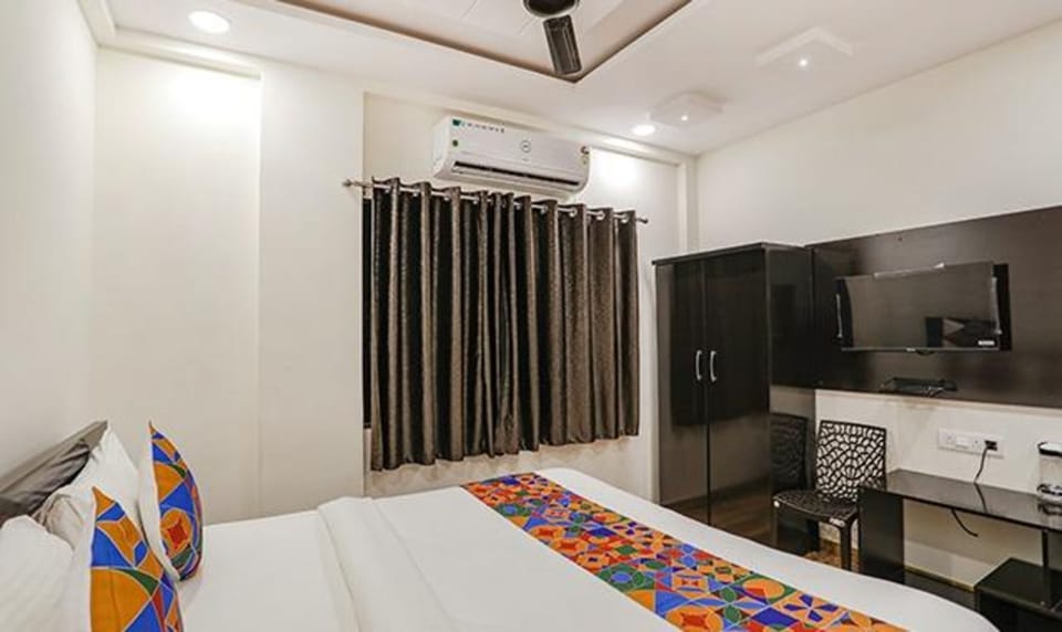 Egyptian cotton sheets, premium bedding, in-room safe