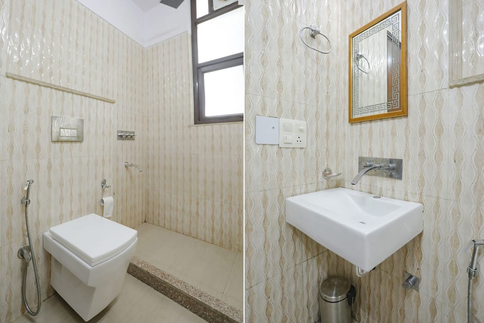 Deluxe Room | Bathroom | Shower, rainfall showerhead, free toiletries, slippers