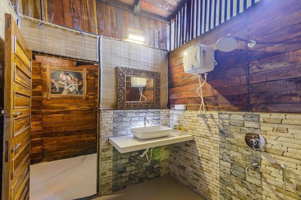 Basic Cottage | Bathroom