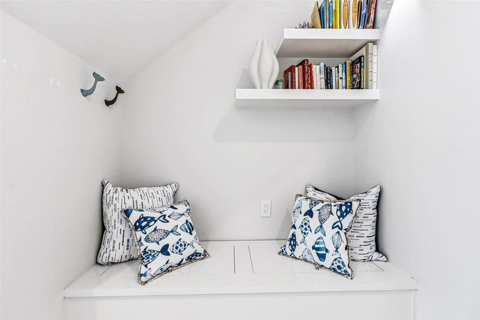 Reading Nook, 1st Floor