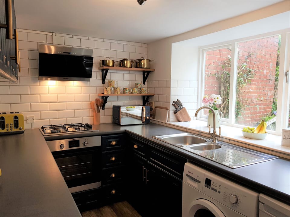 Cottage, 3 Bedrooms | Private kitchen | Fridge, microwave, coffee/tea maker, electric kettle