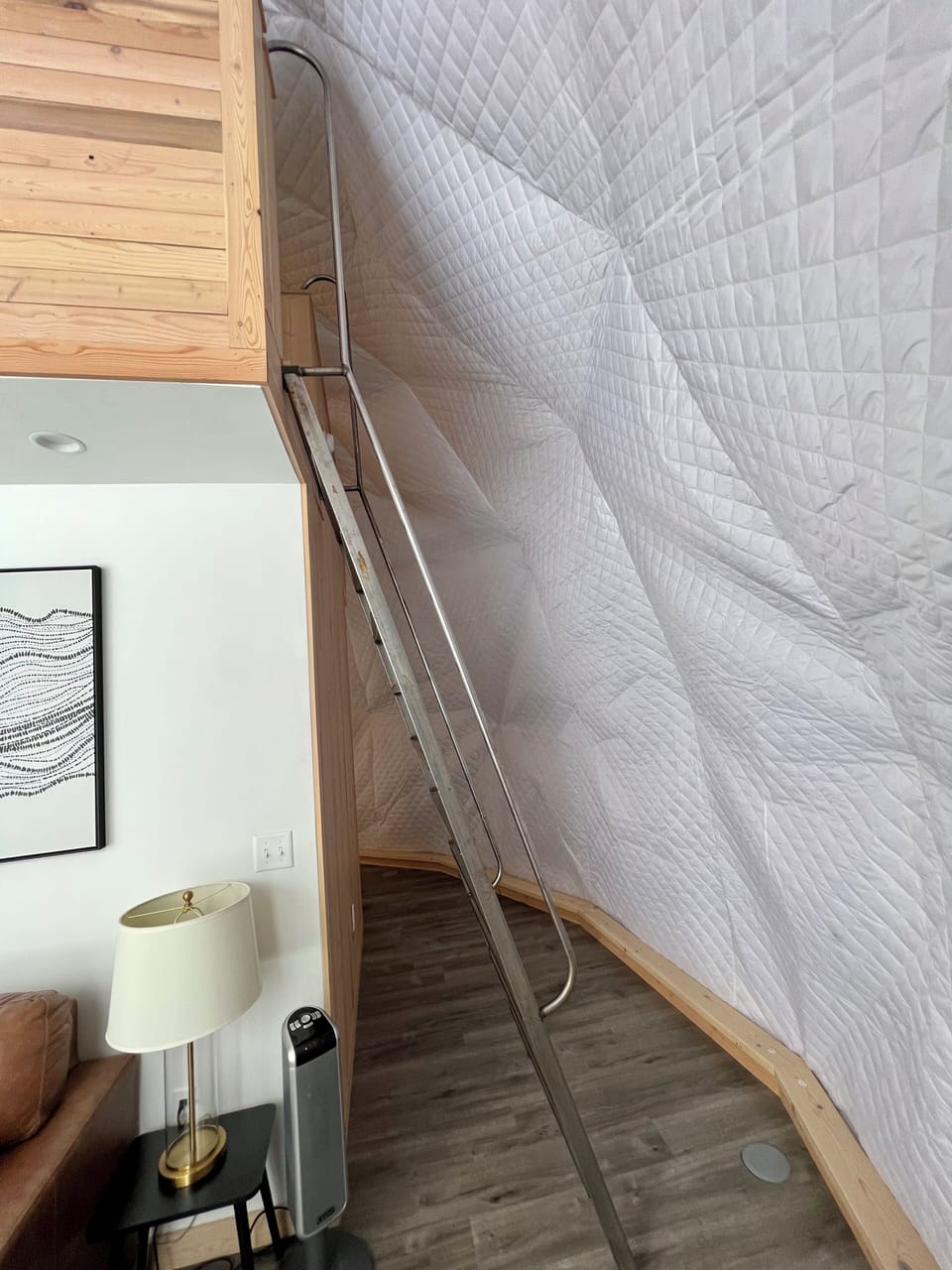 Stairs/Ladder to loft bedroom