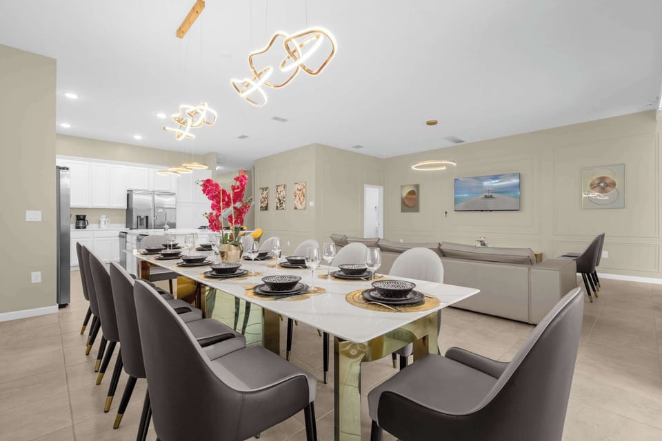 Large Capacity Dining Table