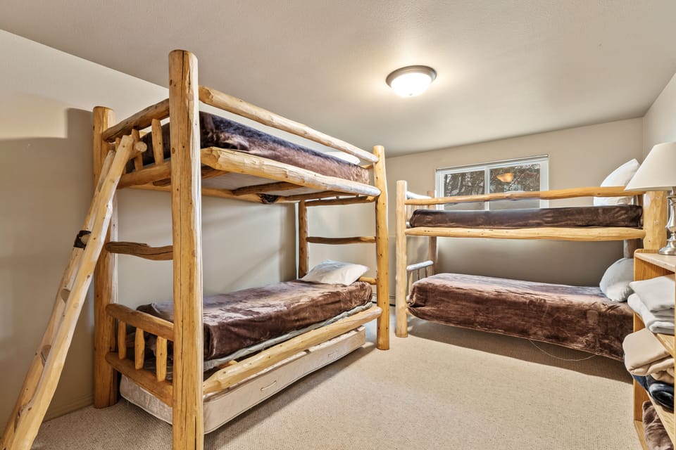 Seventh Bedroom