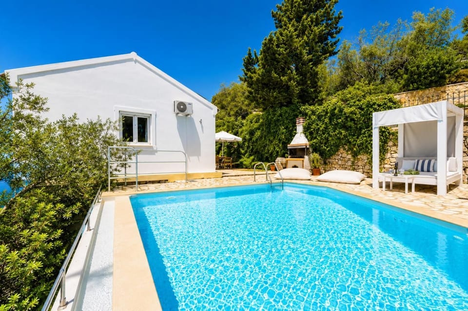 Beautiful villa with private pool and terrace with sea views