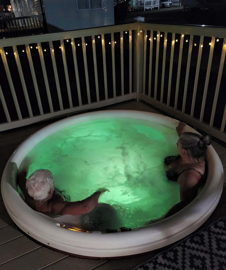 Outdoor spa tub