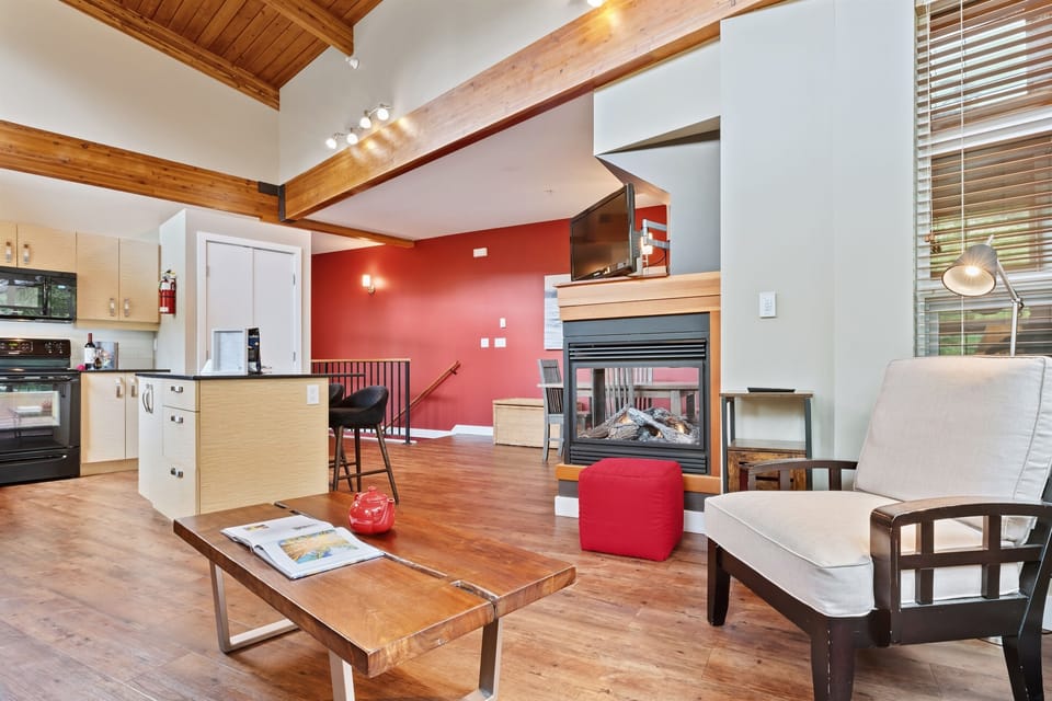 This bright spacious condo is a great homebase while exploring the beautiful island of Ucluelet!