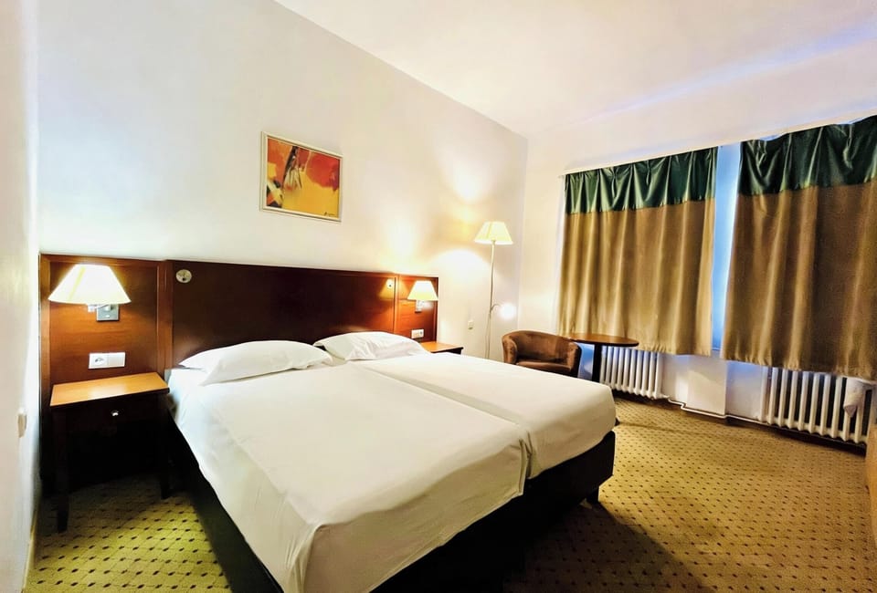 Comfort Double Room | Desk, laptop workspace, blackout drapes, free WiFi