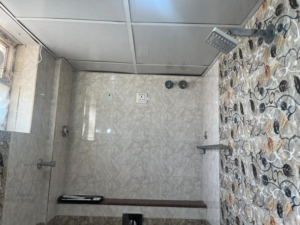 Deluxe Room | Bathroom | Towels