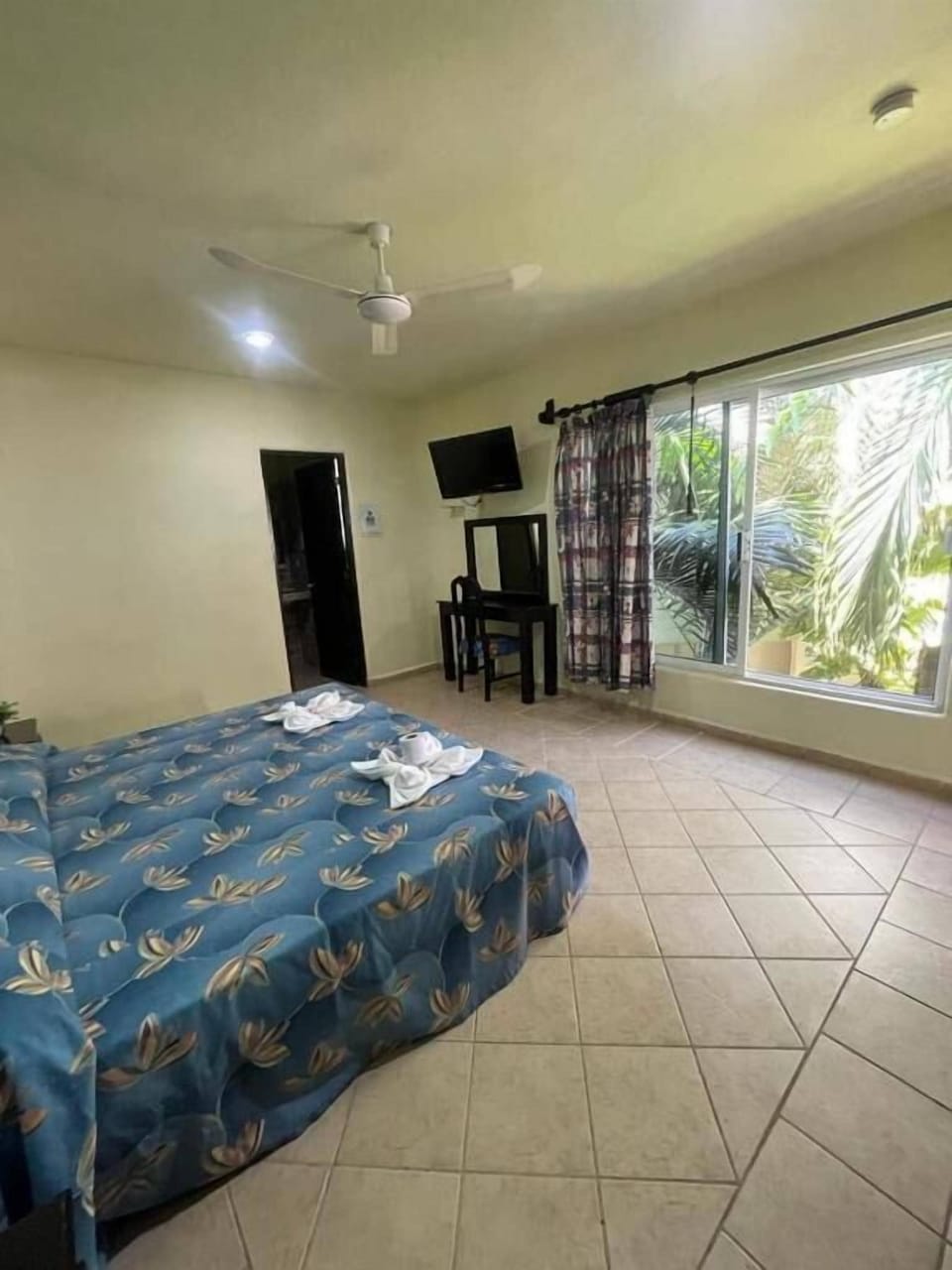 Deluxe Room | Laptop workspace, free WiFi, bed sheets