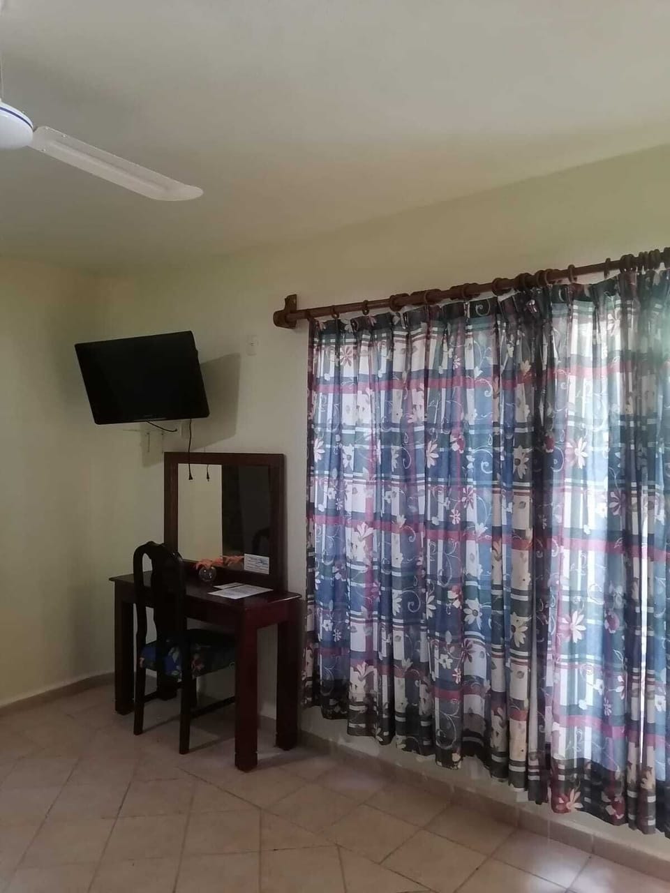Laptop workspace, free WiFi, bed sheets