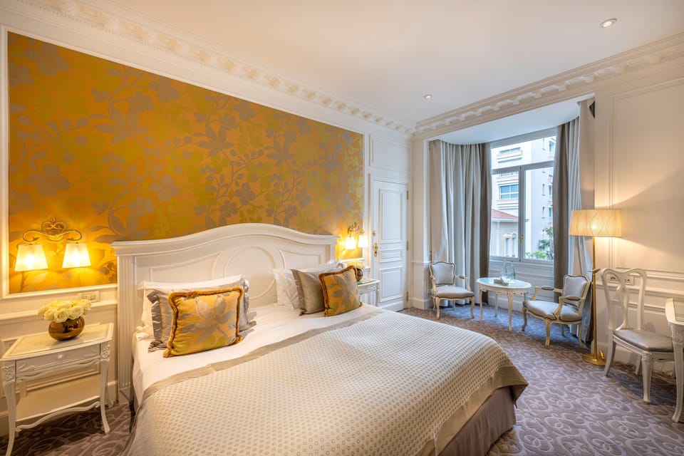 Superior King room, city or courtyard view | Premium bedding, minibar, in-room safe, individually decorated