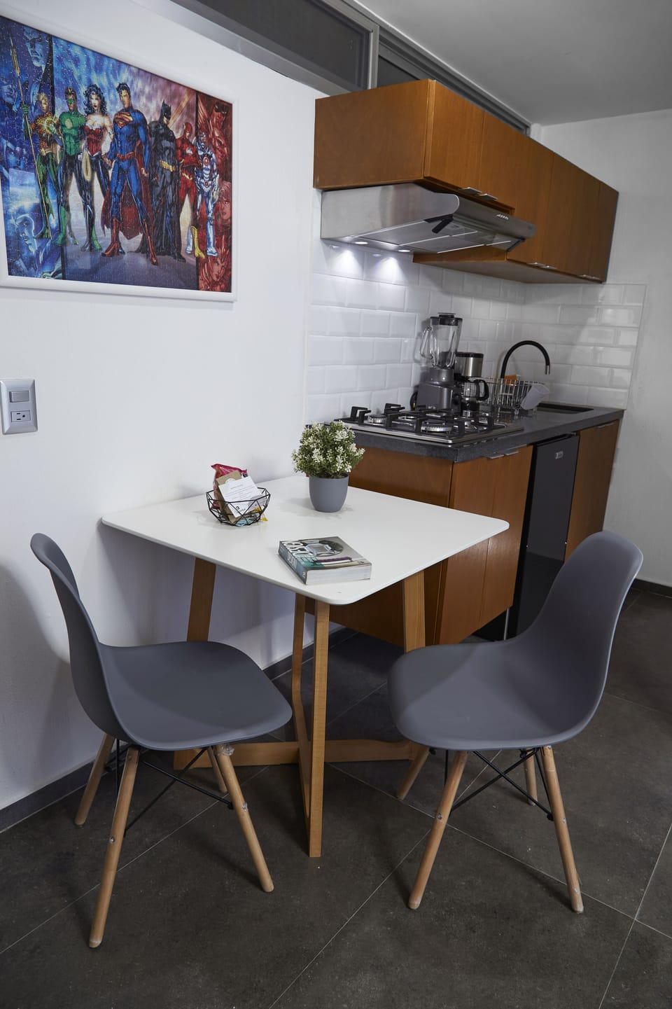 Deluxe Room | Private kitchenette | Mini-fridge, microwave, blender, griddle