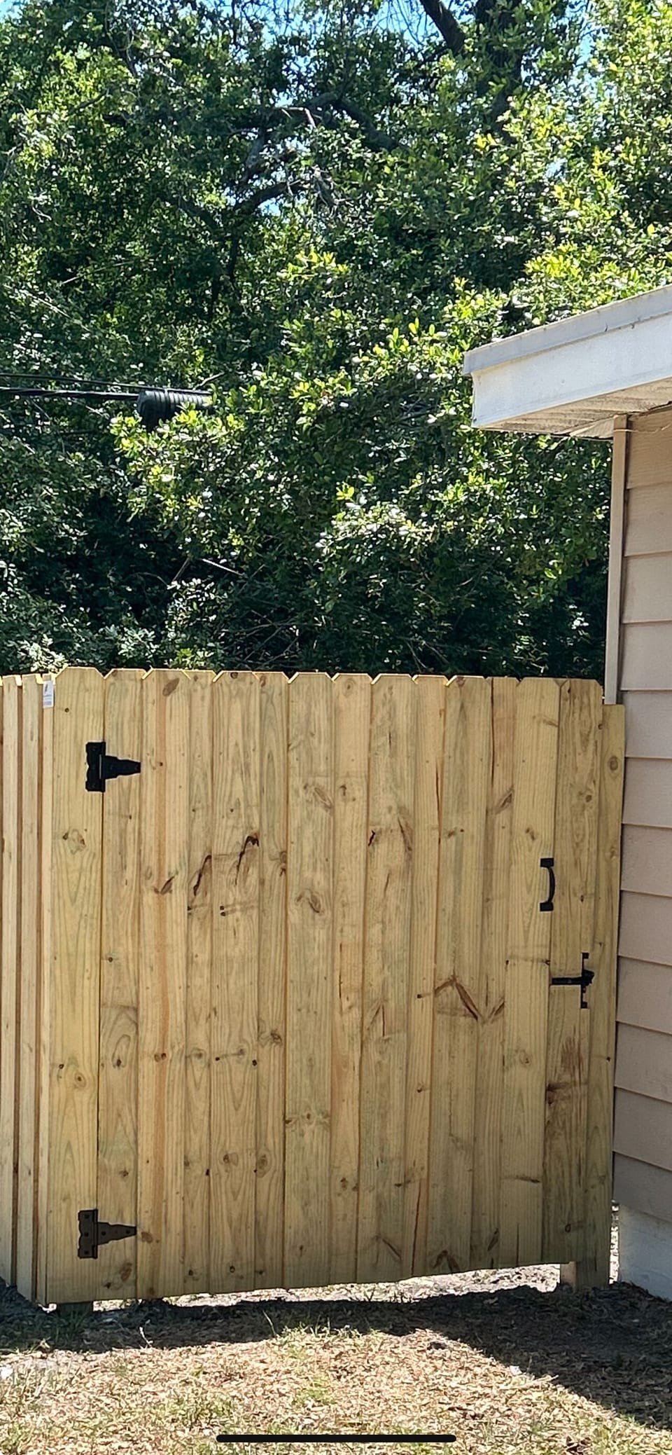 fenced back yard- pet friendly! 
