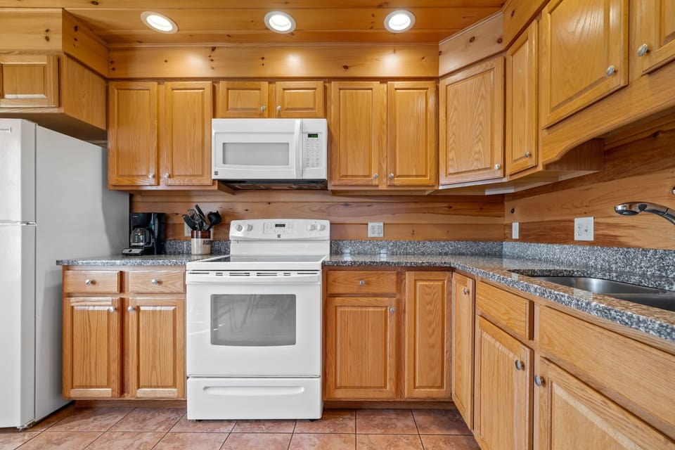 Full kitchen