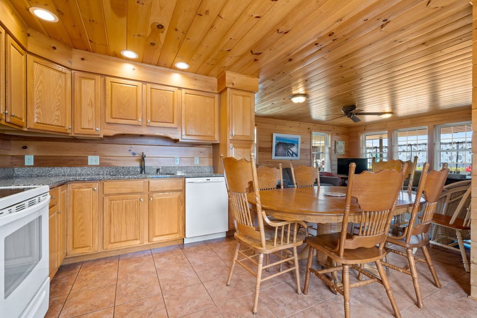 Full kitchen