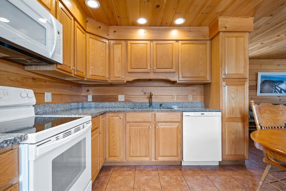 Full kitchen.