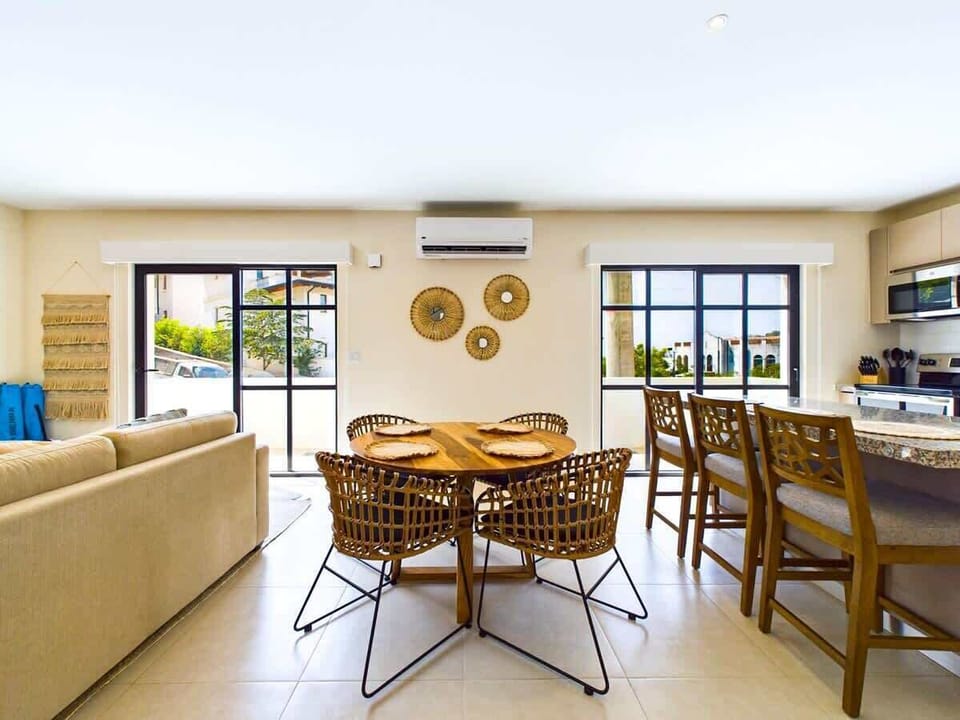 Dining area 4