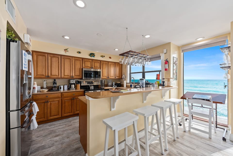 Full kitchen + raised bar, all new modern high-end stainless-steel appliances.