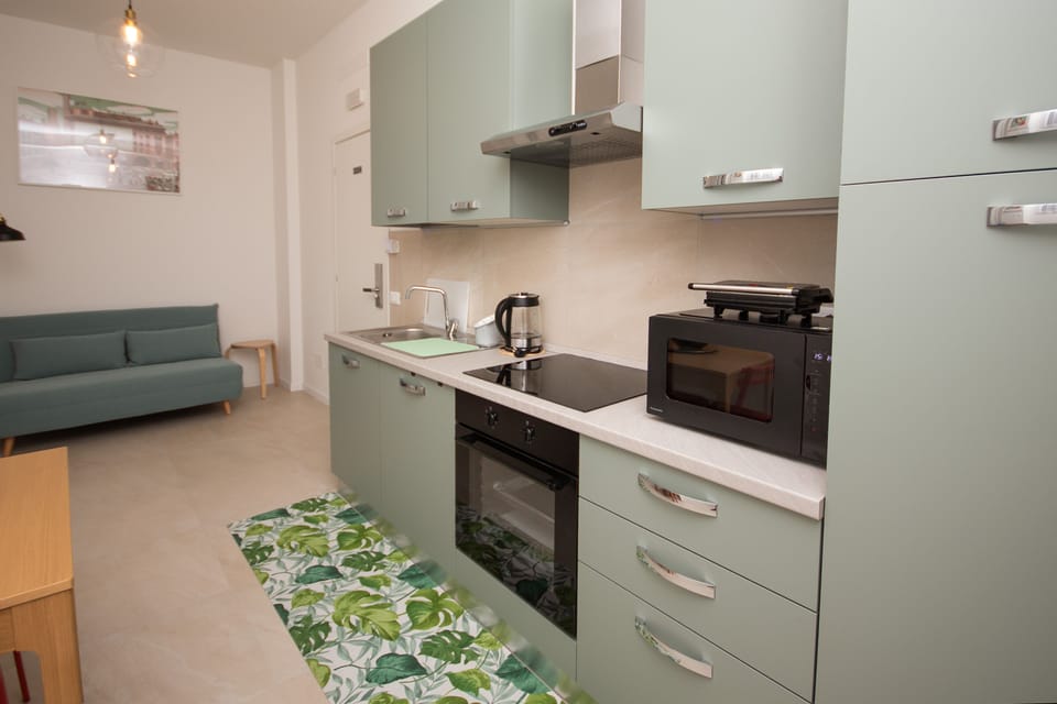 Business Apartment, 1 Bedroom, Non Smoking, Kitchen | Private kitchen | Full-size fridge, microwave, oven, stovetop