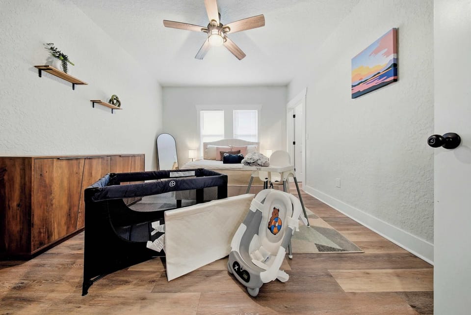 Traveling with little ones? We’ve got you covered with a convenient Pack 'n Play, high chair, and baby bath gear ready for your stay