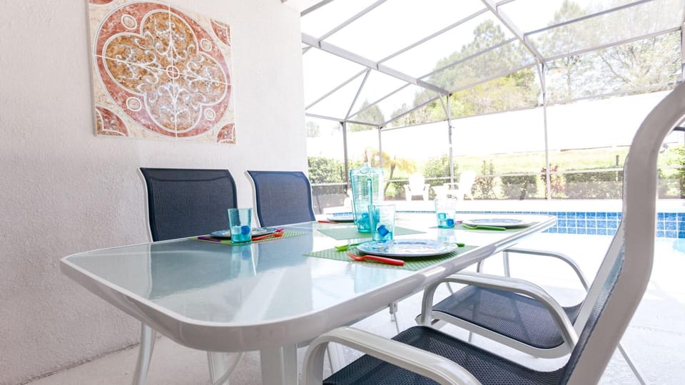 Lanai with dining table 