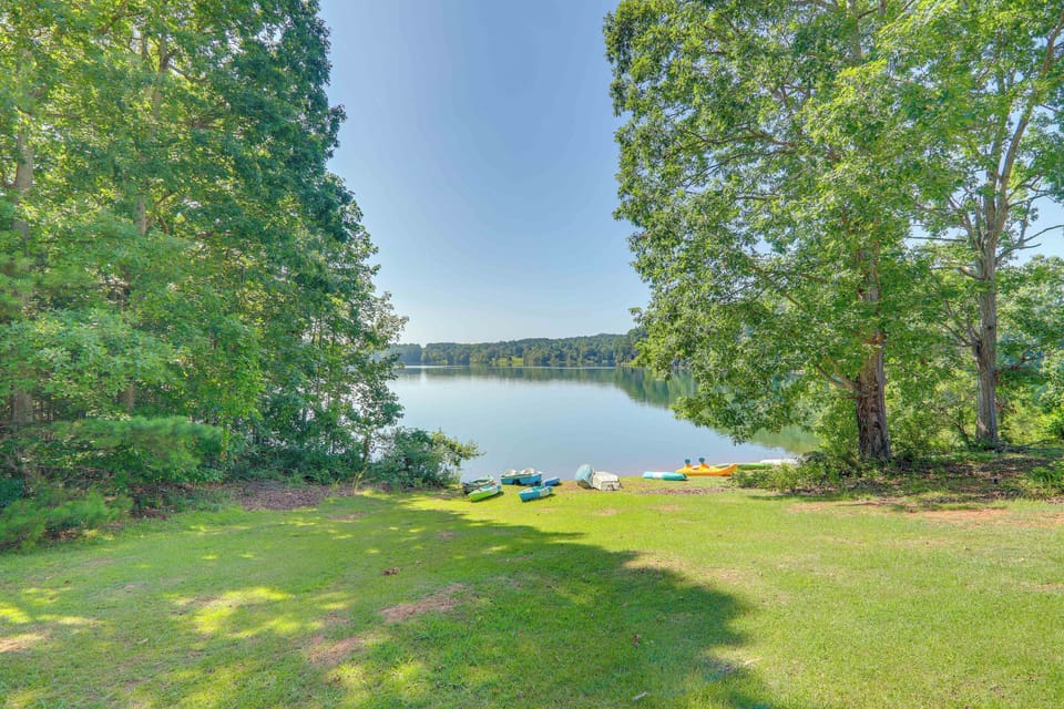 On-Site Lake Access | 8 Shared Kayaks | Shared Canoe