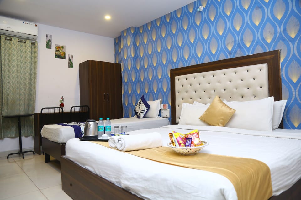 Pillowtop beds, desk, laptop workspace, soundproofing