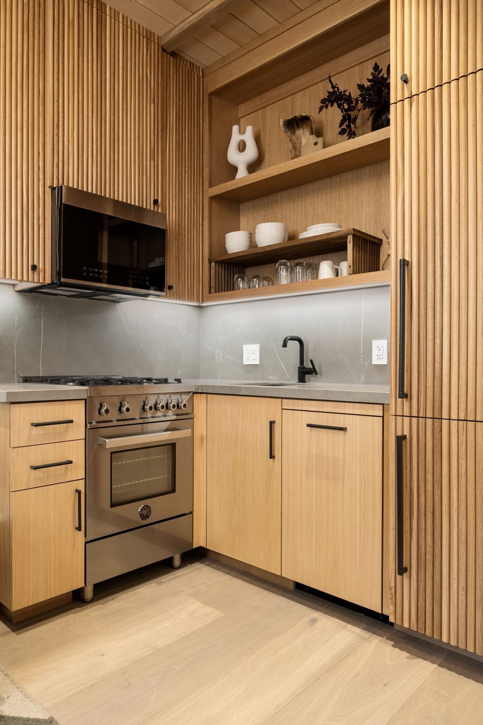 Premium Townhome, 1 Bedroom, 2 Bathrooms | Private kitchen | Mini-fridge, microwave, oven, stovetop