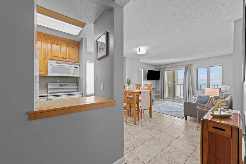 Kitchen with a serving hatch