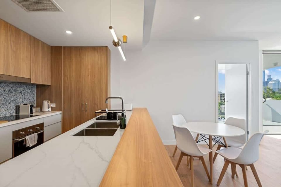 Spacious dining and kitchenette space that comfortably accommodate 4 people