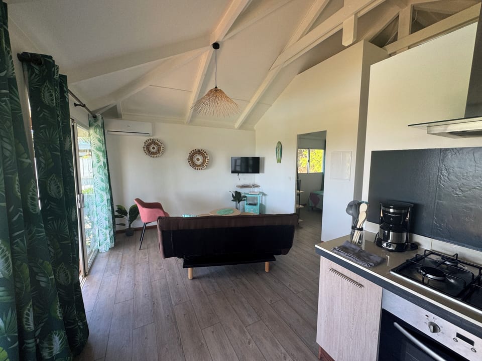 Comfort Bungalow, 2 Bedrooms | Living area | 42-inch LED TV with satellite channels