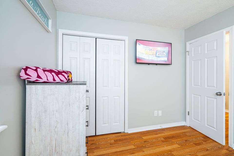 Guest quarters, queen bed.