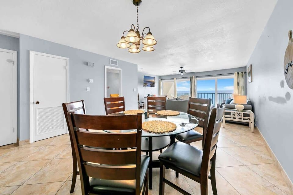 Plenty of Space at the Dining Table For a Great Cup of Coffee or Delish Meals