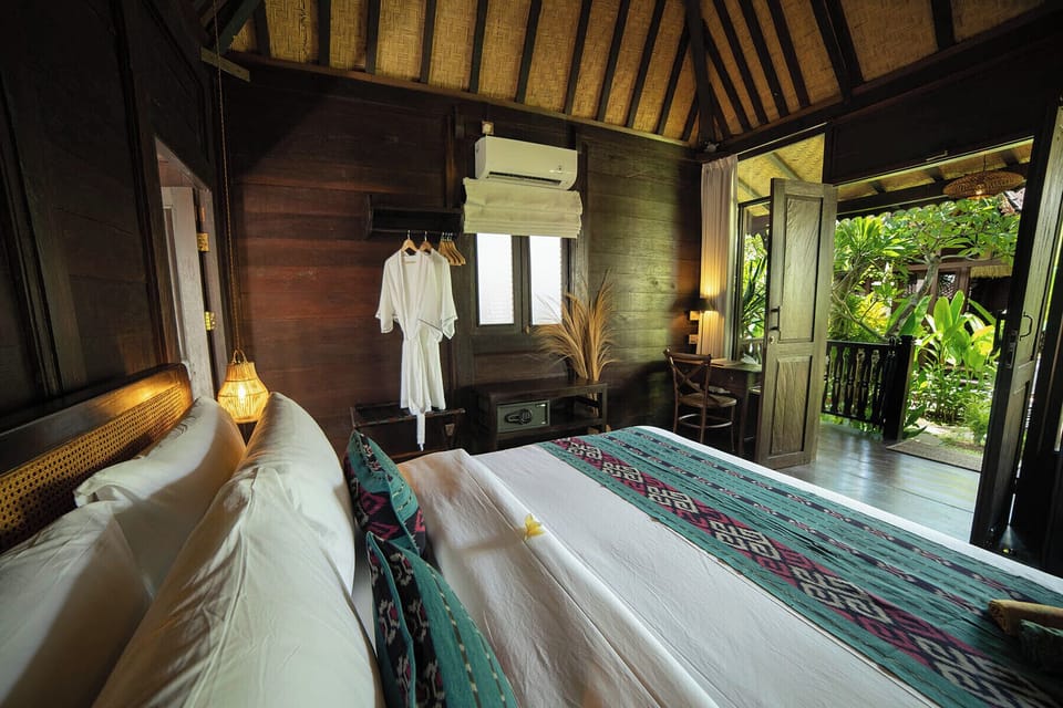 Traditional Queen | Down comforters, pillowtop beds, minibar, in-room safe