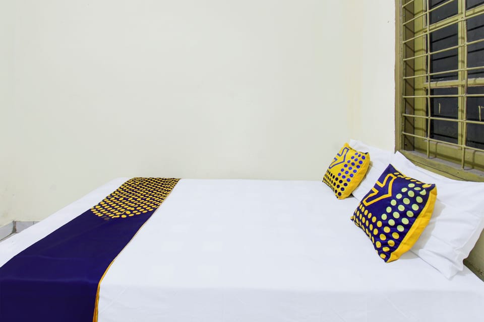 Standard Double Room | Desk, WiFi (free), bed sheets