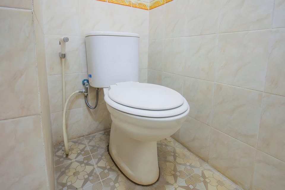 OYO Life 93399 Kos Batulayar Hotel in Batu Layar