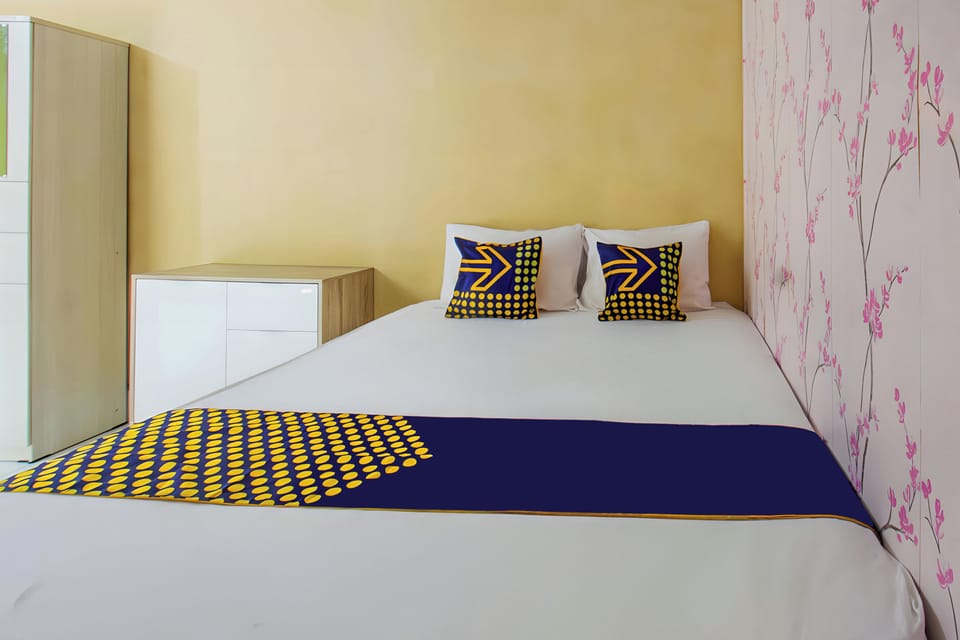 Standard Double Room | Desk, WiFi (free), bed sheets
