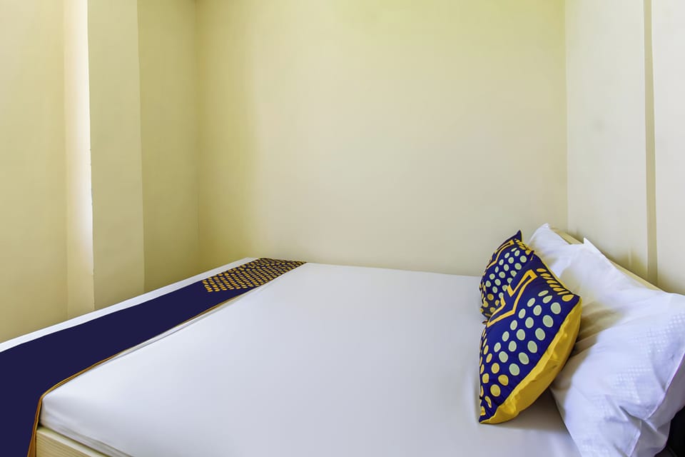 Standard Double Room | Desk, WiFi (free), bed sheets