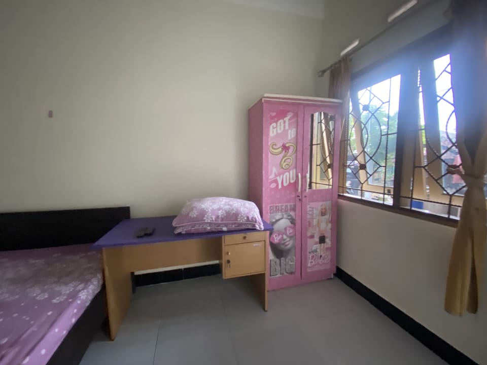 Standard Double Room | Desk, WiFi (free), bed sheets