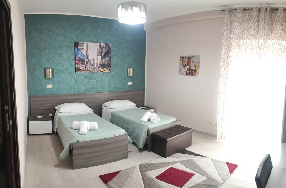 Elite Triple Room, Ensuite, Courtyard View (Camera 4) | Premium bedding, minibar, individually furnished, desk